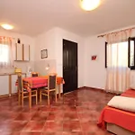 Apartment With Parking Space Valbandon, - 7304
