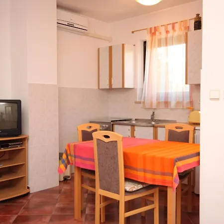 Apartment With A Parking Space Valbandon, - 7304 Fazana