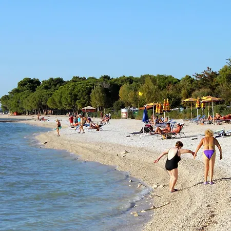 Διαμέρισμα With Parking Space Valbandon, - 7304