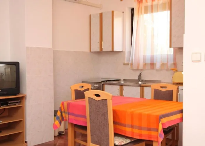 Διαμέρισμα With Parking Space Valbandon, - 7304 Fažana