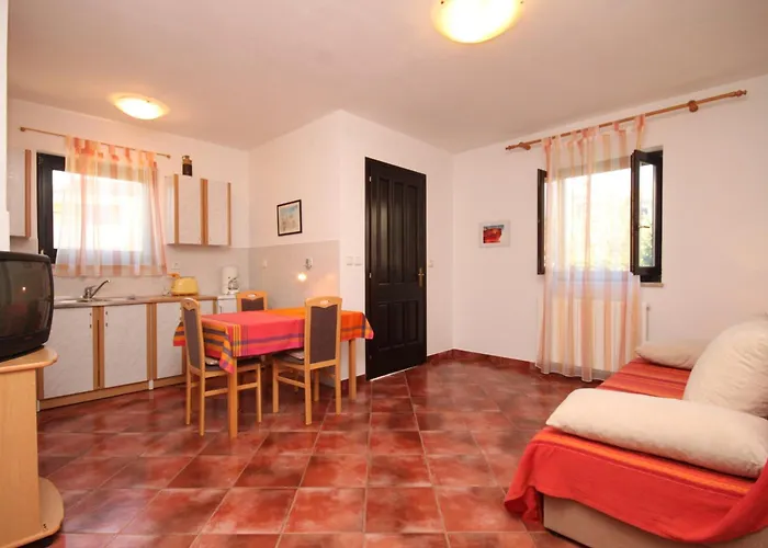 Διαμέρισμα With Parking Space Valbandon, - 7304