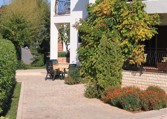 Διαμέρισμα With Parking Space Valbandon, - 7304